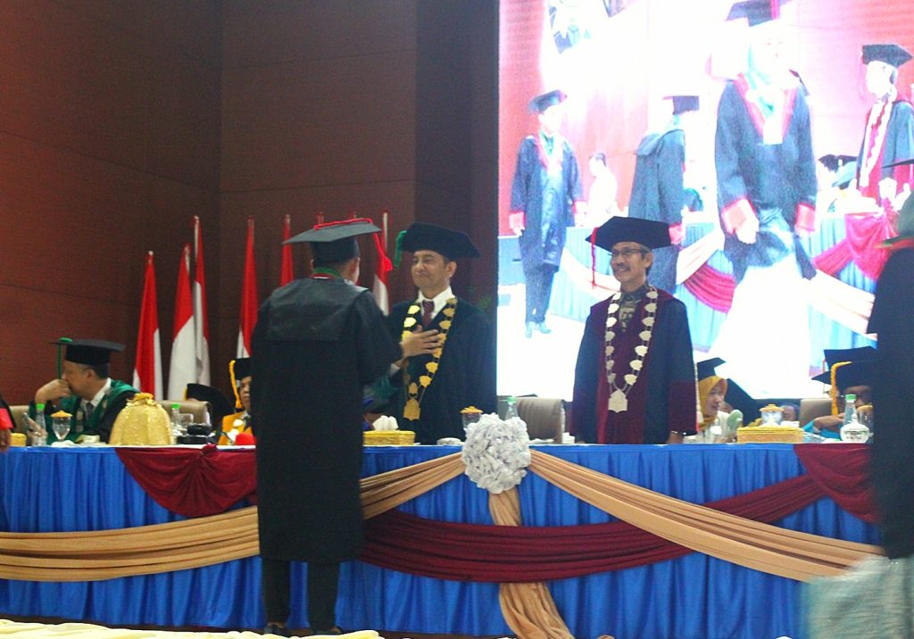 Wisuda Angkatan 101 Rektor Kukuhkan 751 Wisudawan Washilah